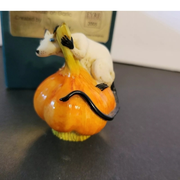 Halloween Mouse On Garlic Trial Neil Eyre Designs Harmony Kingdom Artist - Picture 3 of 5